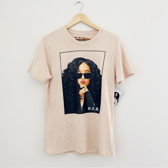 NEW H.E.R Portrait Graphic Tee - Picture 1 of 6